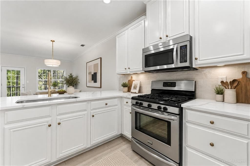 5 bedroom, 4 bathroom, 2,637 sq ft townhouse for sale at 3458 Lockmed Drive, Peachtree Corners, GA 30092 — photo 5