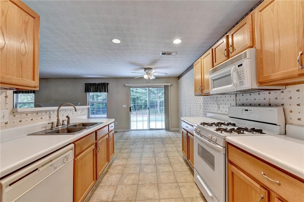3 bedroom, 2 bathroom, 1,815 sq ft single family residence for sale at 3065 Evergreen Eve Crossing, Dacula, GA 30019 — photo 4