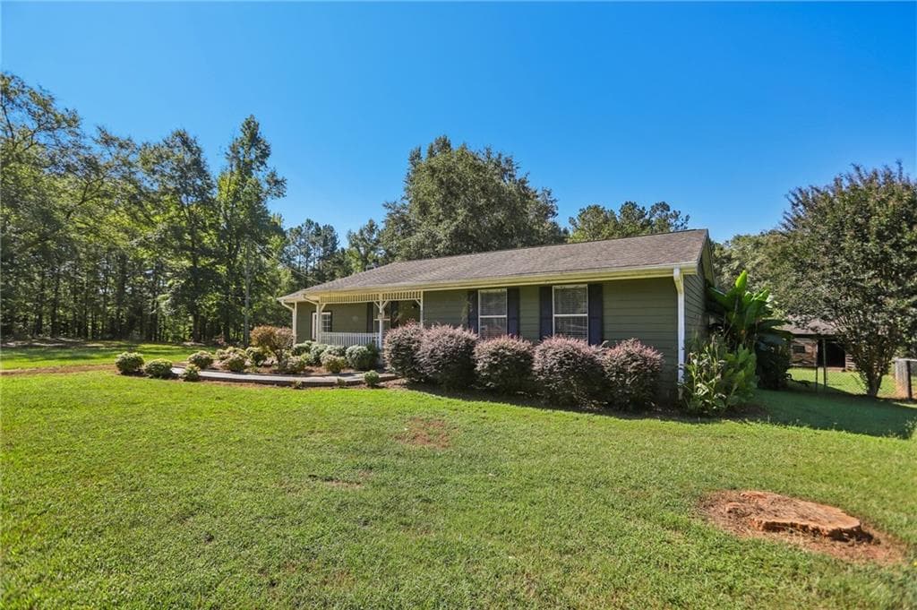 3 bedroom, 2 bathroom, 2,096 sq ft single family residence for sale at 888 Laney Road, Locust Grove, GA 30248 — photo 2