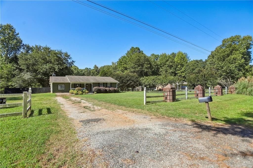 3 bedroom, 2 bathroom, 2,096 sq ft single family residence for sale at 888 Laney Road, Locust Grove, GA 30248 — photo 3