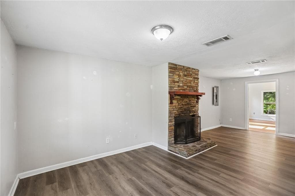 3 bedroom, 2 bathroom, 2,096 sq ft single family residence for sale at 888 Laney Road, Locust Grove, GA 30248 — photo 7