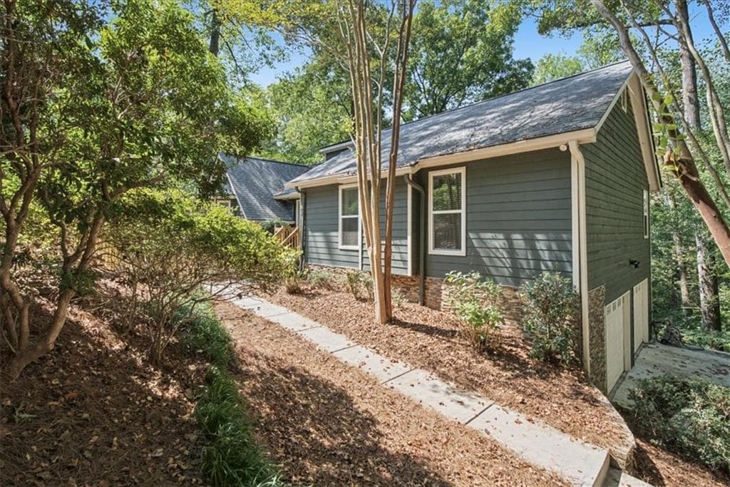 3 bedroom, 2 bathroom, 1,626 sq ft single family residence for sale at 98 Geraldine Drive, Smyrna, GA 30082 — photo 2
