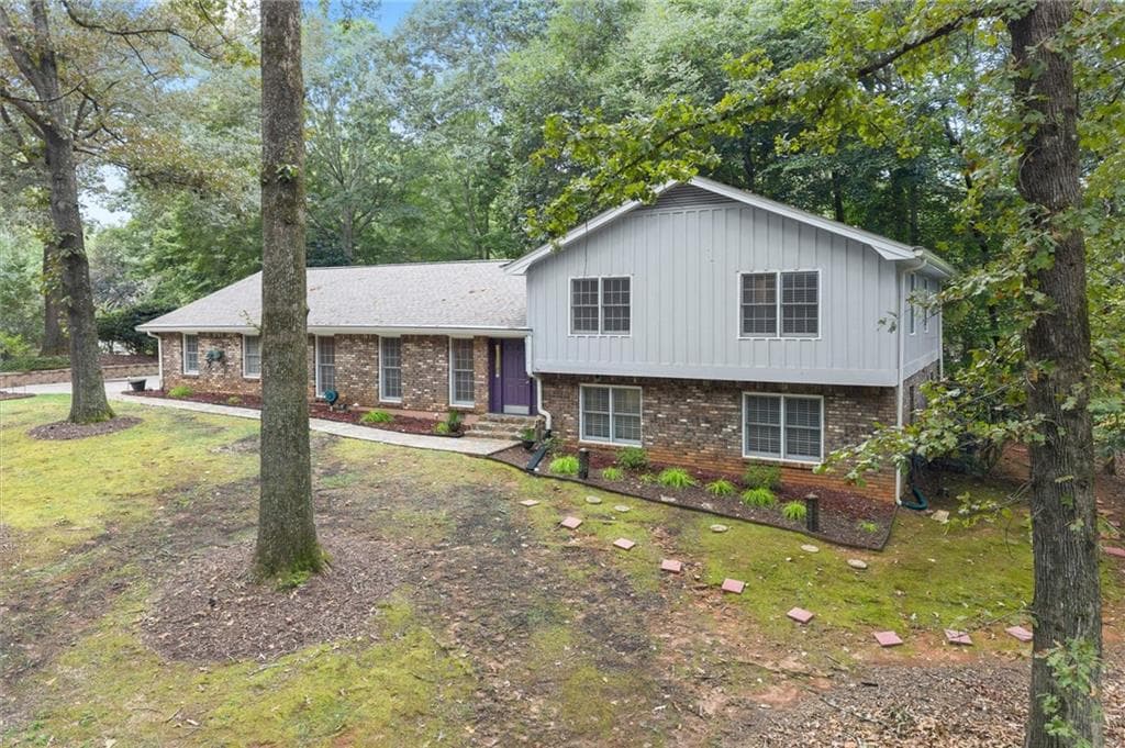 4 bedroom, 3 bathroom, 3,068 sq ft single family residence for sale at 1160 Martin Ridge Road, Roswell, GA 30076 — photo 2