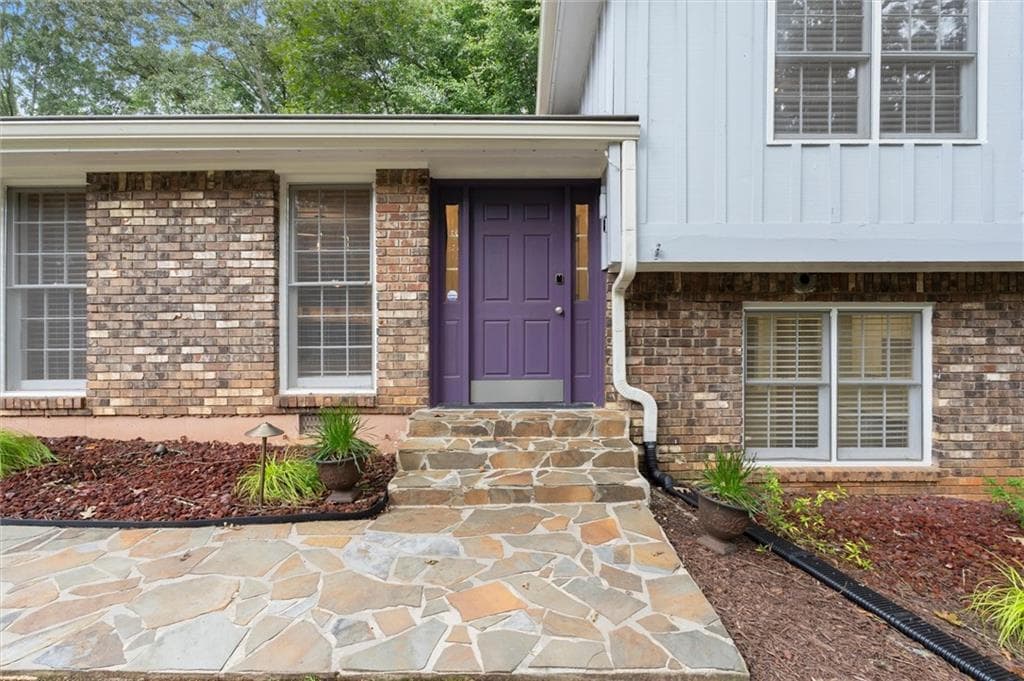 4 bedroom, 3 bathroom, 3,068 sq ft single family residence for sale at 1160 Martin Ridge Road, Roswell, GA 30076 — photo 4