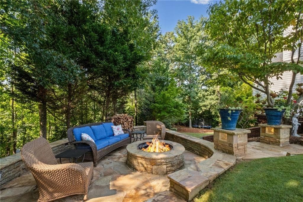 5 bedroom, 5 bathroom, 4,771 sq ft single family residence under contract at 5015 Rockingham Drive, Roswell, GA 30075 — photo 7