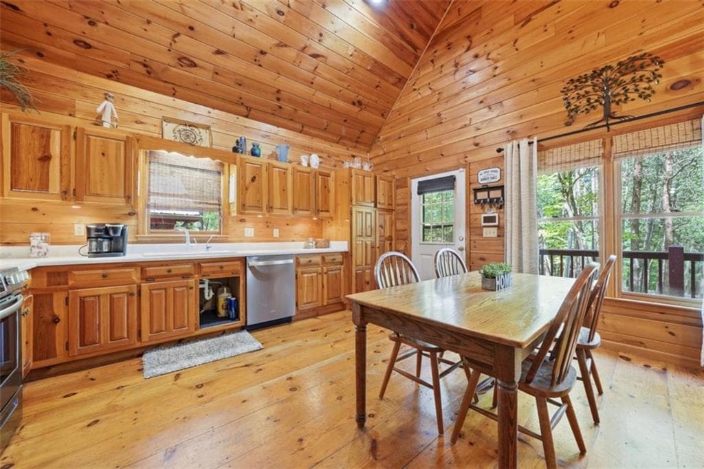 3 bedroom, 2 bathroom, 1,392 sq ft single family residence for sale at 105 Blackberry Falls Court, Ellijay, GA 30536 — photo 6