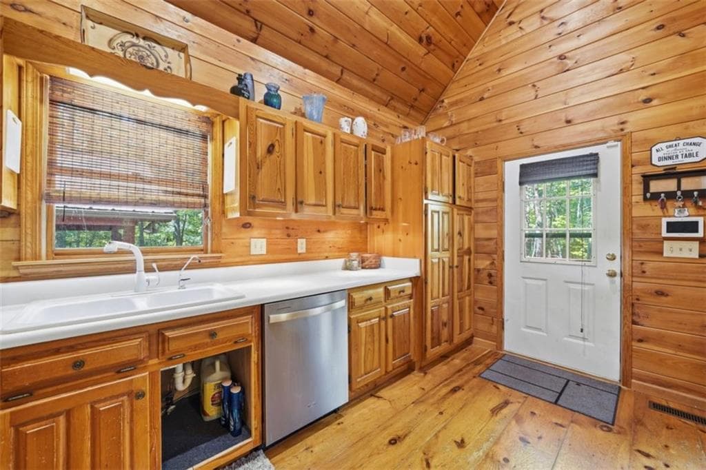 3 bedroom, 2 bathroom, 1,392 sq ft single family residence for sale at 105 Blackberry Falls Court, Ellijay, GA 30536 — photo 8