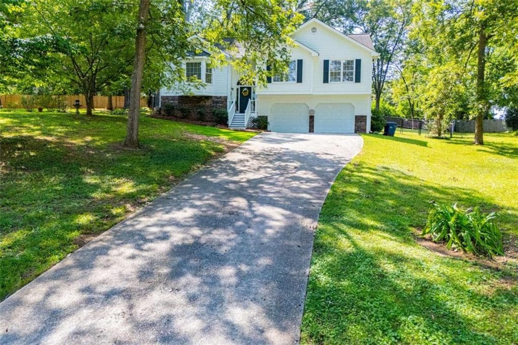 3 bedroom, 3 bathroom, 1,804 sq ft single family residence for sale at 203 Comly Rich Drive, Carrollton, GA 30117 — photo 2