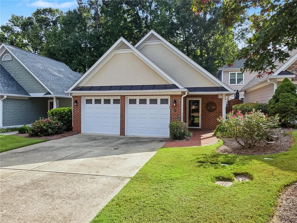 2 bedroom, 2 bathroom, 1,350 sq ft single family residence for sale at 224 Villa Creek Parkway, Canton, GA 30114