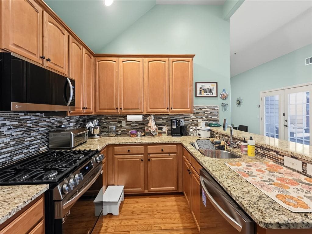 2 bedroom, 2 bathroom, 1,350 sq ft single family residence for sale at 224 Villa Creek Parkway, Canton, GA 30114 — photo 9