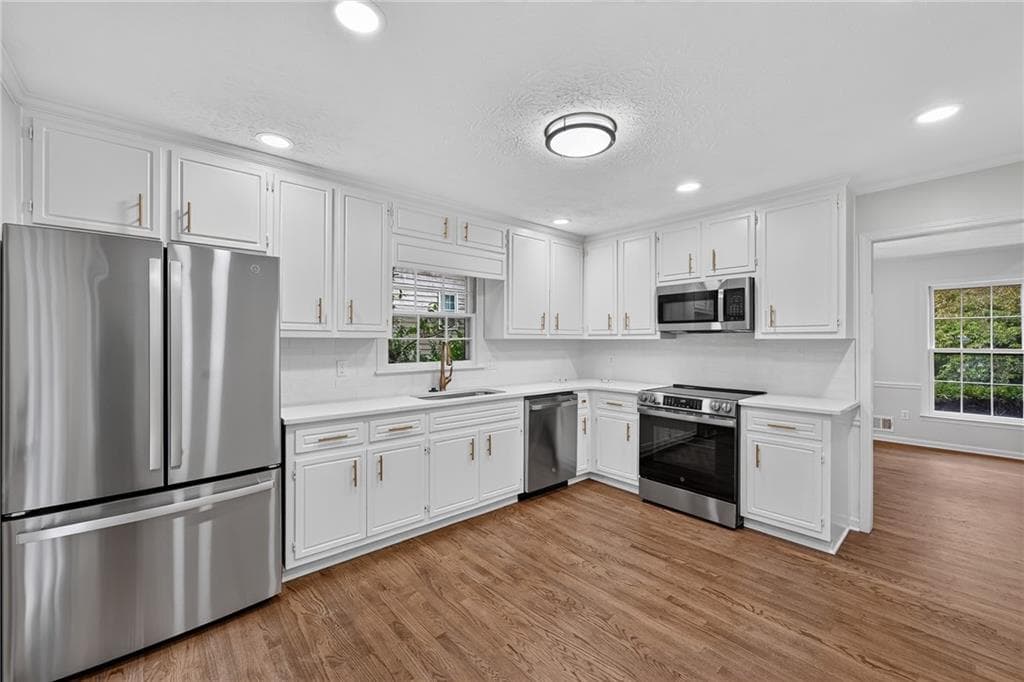 3 bedroom, 2 bathroom, 1,775 sq ft single family residence under contract at 2750 Holly Ridge Circle, Marietta, GA 30062 — photo 4