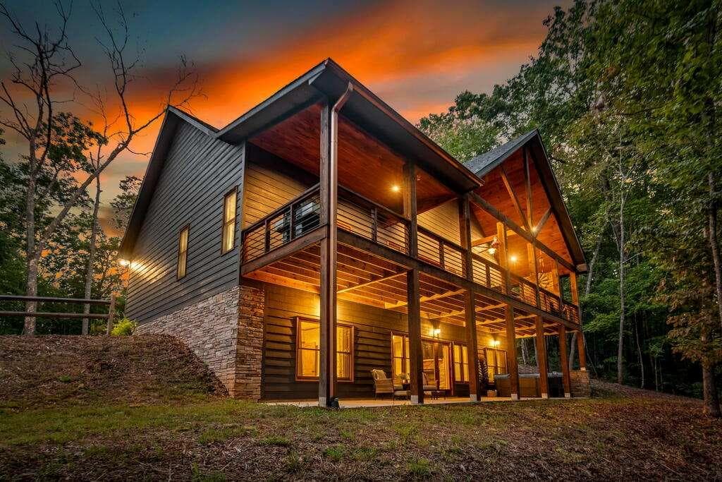 5 bedroom, 4 bathroom, 3,012 sq ft single family residence for sale at 1081 Dills Road, Blue Ridge, GA 30513 — photo 3