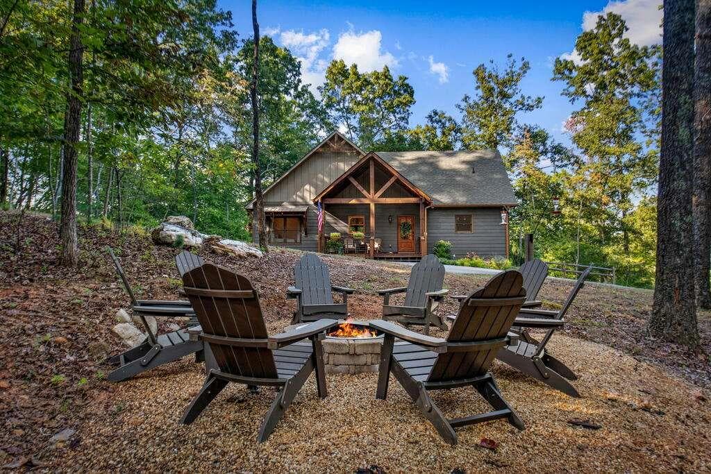 5 bedroom, 4 bathroom, 3,012 sq ft single family residence for sale at 1081 Dills Road, Blue Ridge, GA 30513 — photo 5