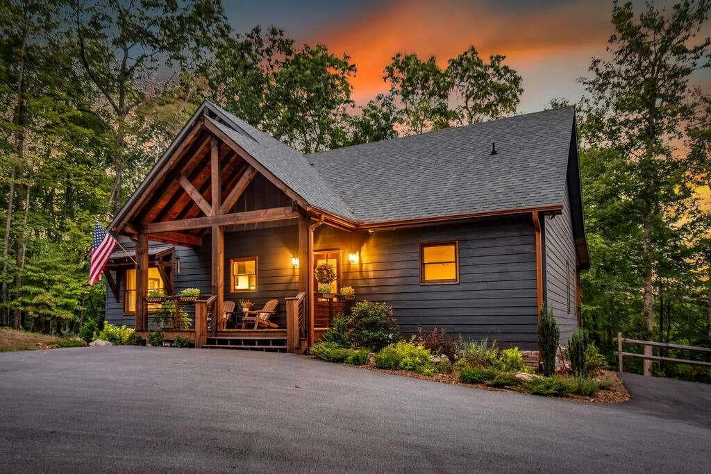 5 bedroom, 4 bathroom, 3,012 sq ft single family residence for sale at 1081 Dills Road, Blue Ridge, GA 30513 — photo 7
