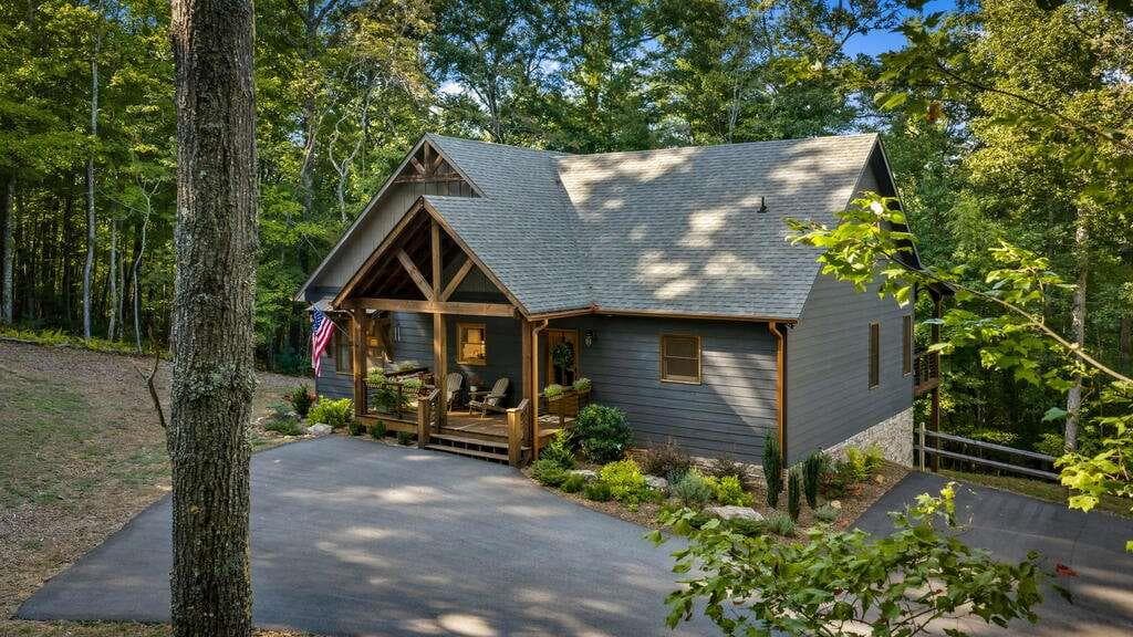 5 bedroom, 4 bathroom, 3,012 sq ft single family residence for sale at 1081 Dills Road, Blue Ridge, GA 30513 — photo 8