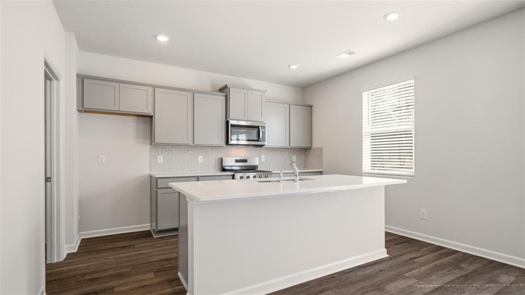 4 bedroom, 3 bathroom, 2,338 sq ft single family residence for sale at 960 Bergamot Way, Locust Grove, GA 30248 — photo 8