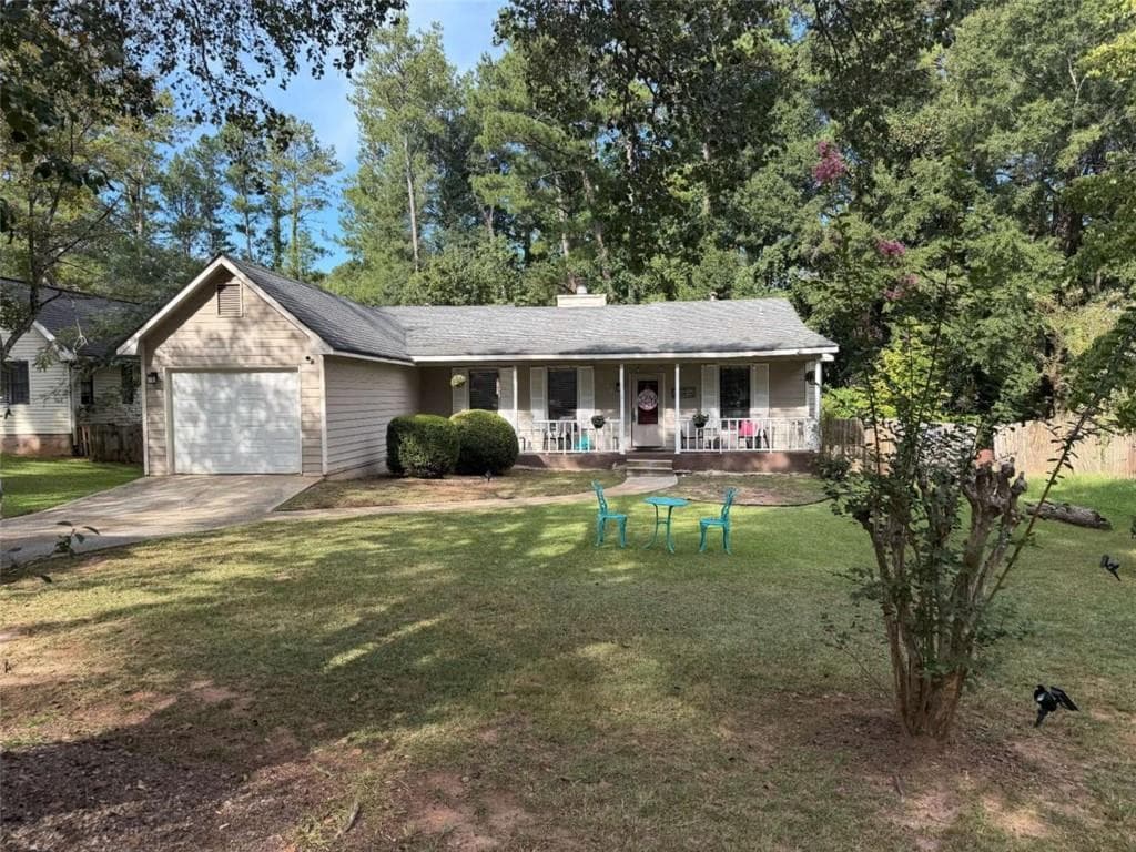 3 bedroom, 2 bathroom, 1,204 sq ft single family residence for sale at 909 Forest Pointe Way, Jonesboro, GA 30238