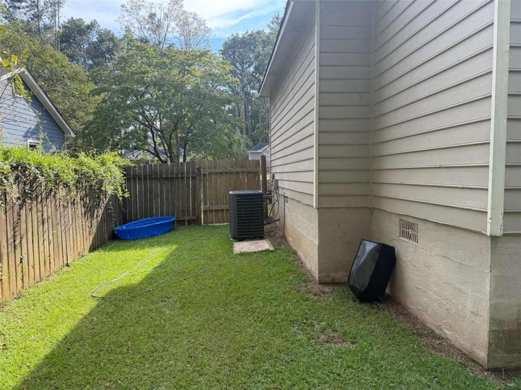 3 bedroom, 2 bathroom, 1,204 sq ft single family residence for sale at 909 Forest Pointe Way, Jonesboro, GA 30238 — photo 3