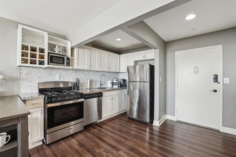 1 bedroom, 1 bathroom, 631 sq ft condominium for sale at 215 Piedmont Avenue 1804, Atlanta, GA 30308 — photo 9