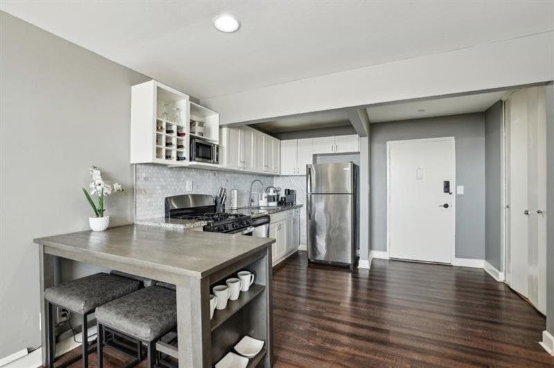 1 bedroom, 1 bathroom, 631 sq ft condominium for sale at 215 Piedmont Avenue 1804, Atlanta, GA 30308 — photo 10