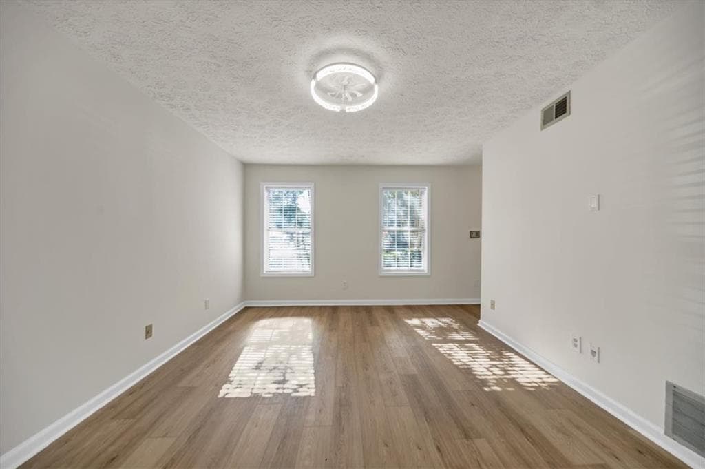 3 bedroom, 3 bathroom, 1,470 sq ft townhouse for sale at 7750 Roswell Road 9F, Sandy Springs, GA 30350 — photo 4