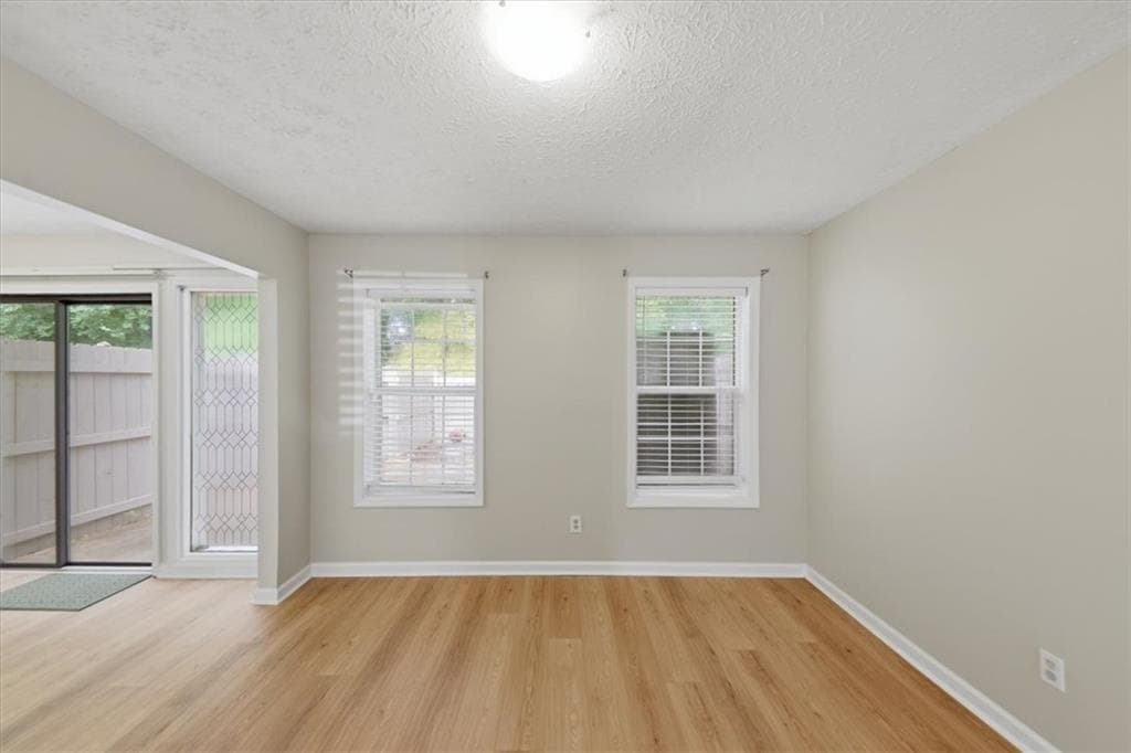 3 bedroom, 3 bathroom, 1,470 sq ft townhouse for sale at 7750 Roswell Road 9F, Sandy Springs, GA 30350 — photo 6