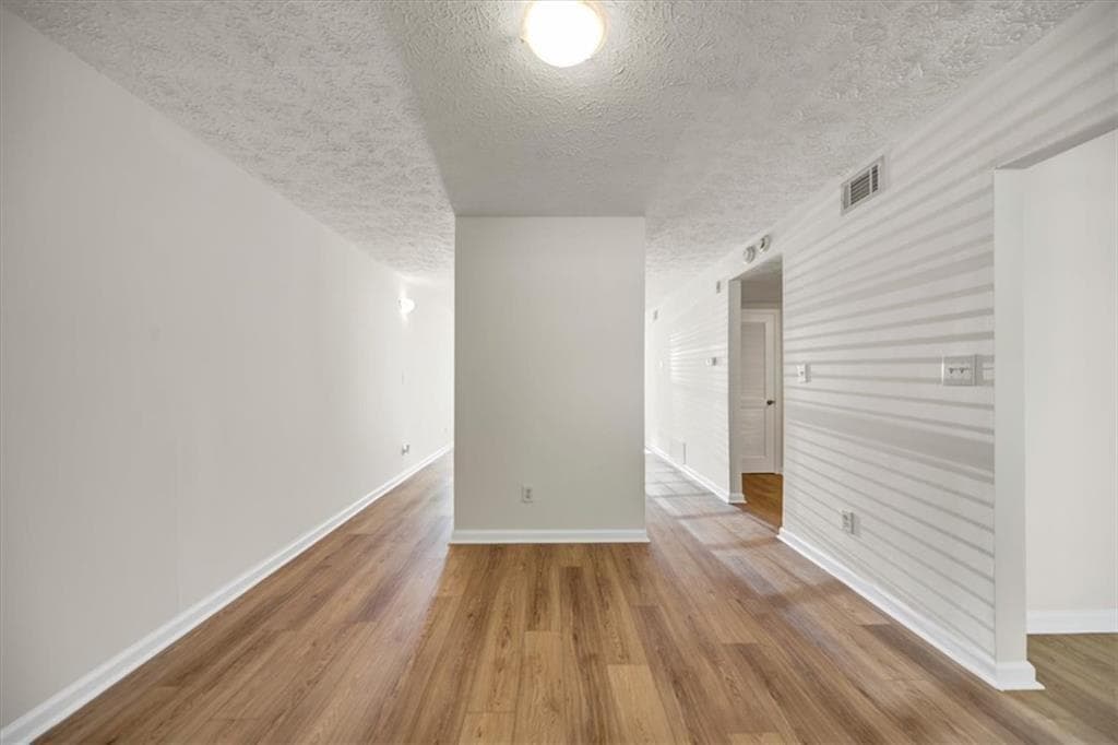 3 bedroom, 3 bathroom, 1,470 sq ft townhouse for sale at 7750 Roswell Road 9F, Sandy Springs, GA 30350 — photo 8