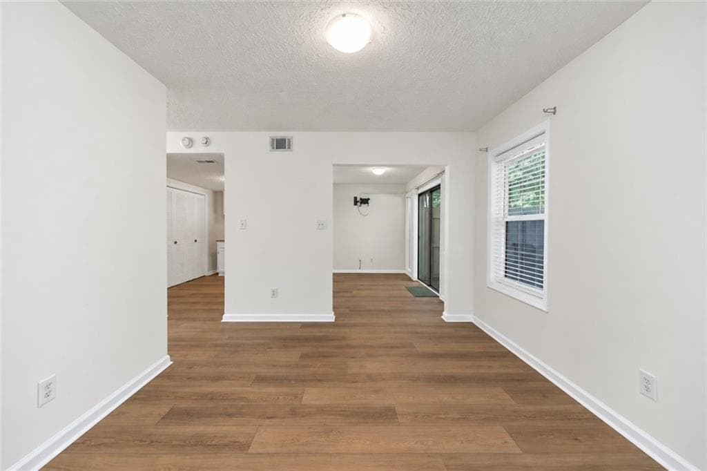 3 bedroom, 3 bathroom, 1,470 sq ft townhouse for sale at 7750 Roswell Road 9F, Sandy Springs, GA 30350 — photo 9