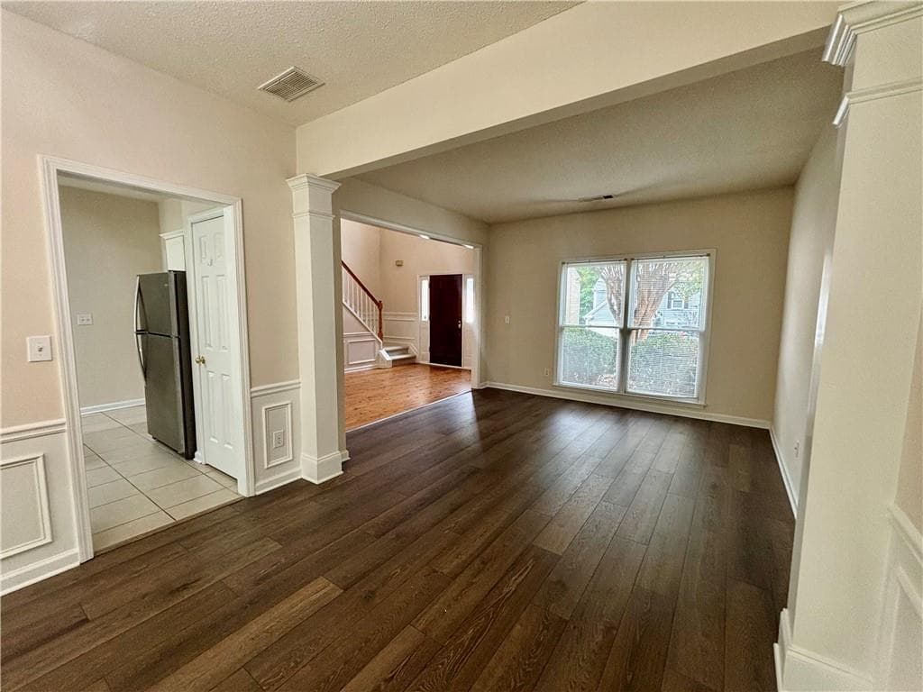 4 bedroom, 3 bathroom, 2,135 sq ft single family residence for rent at 10920 Glenbarr Drive, Johns Creek, GA 30097 for $3,500 a month — photo 4