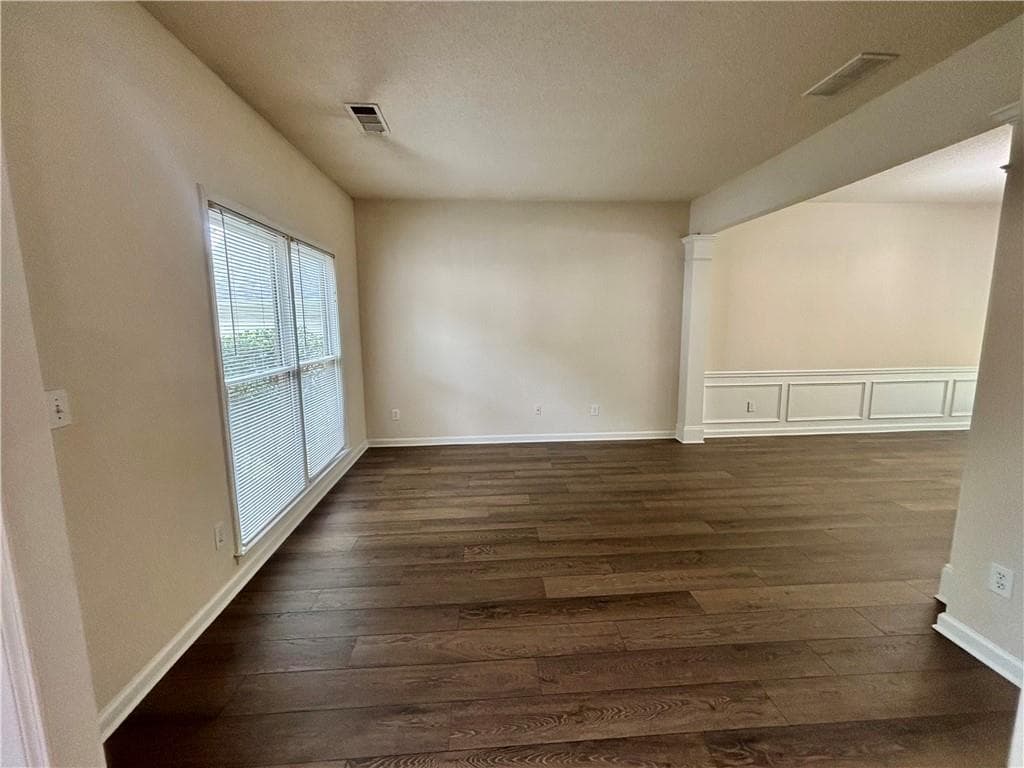 4 bedroom, 3 bathroom, 2,135 sq ft single family residence for rent at 10920 Glenbarr Drive, Johns Creek, GA 30097 for $3,500 a month — photo 6