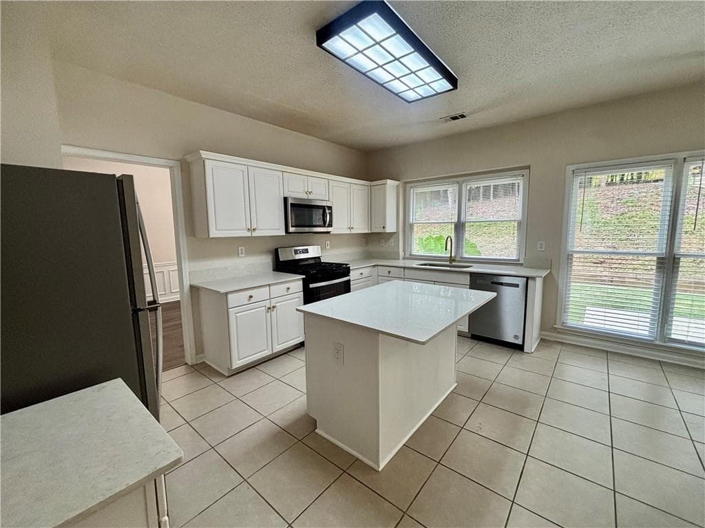 4 bedroom, 3 bathroom, 2,135 sq ft single family residence for rent at 10920 Glenbarr Drive, Johns Creek, GA 30097 for $3,500 a month — photo 9