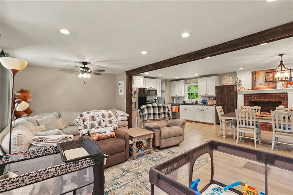 3 bedroom, 2 bathroom, 1,884 sq ft single family residence for sale at 51 Rainwood Circle SE Drive, Silver Creek, GA 30173 — photo 4