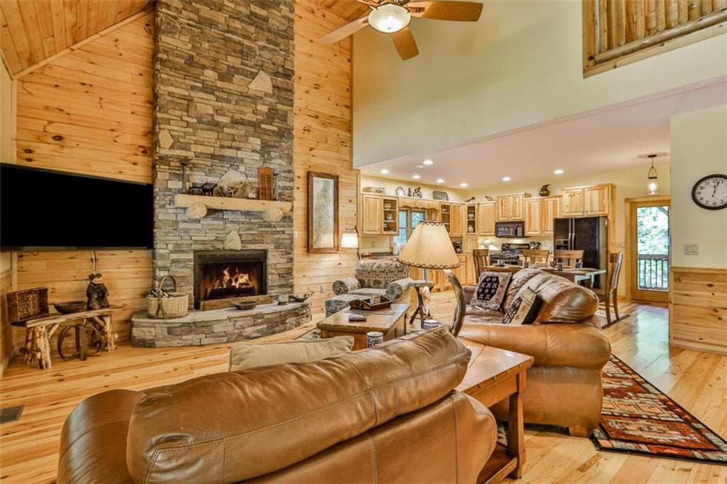 4 bedroom, 4 bathroom, 3,524 sq ft single family residence for sale at 40 Graham Court, Ellijay, GA 30540 — photo 8
