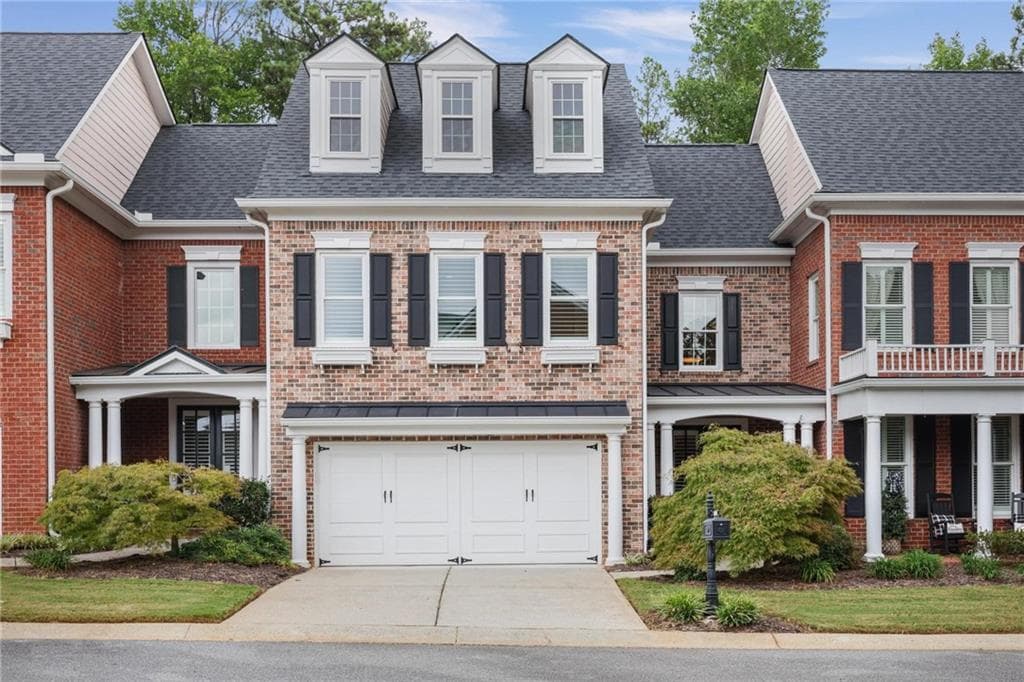 3 bedroom, 3 bathroom, 3,022 sq ft townhouse for sale at 3004 Village Green Circle, Roswell, GA 30075