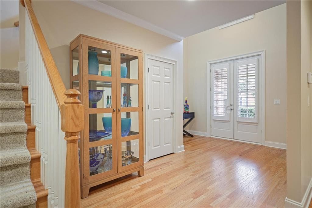 3 bedroom, 3 bathroom, 3,022 sq ft townhouse for sale at 3004 Village Green Circle, Roswell, GA 30075 — photo 4