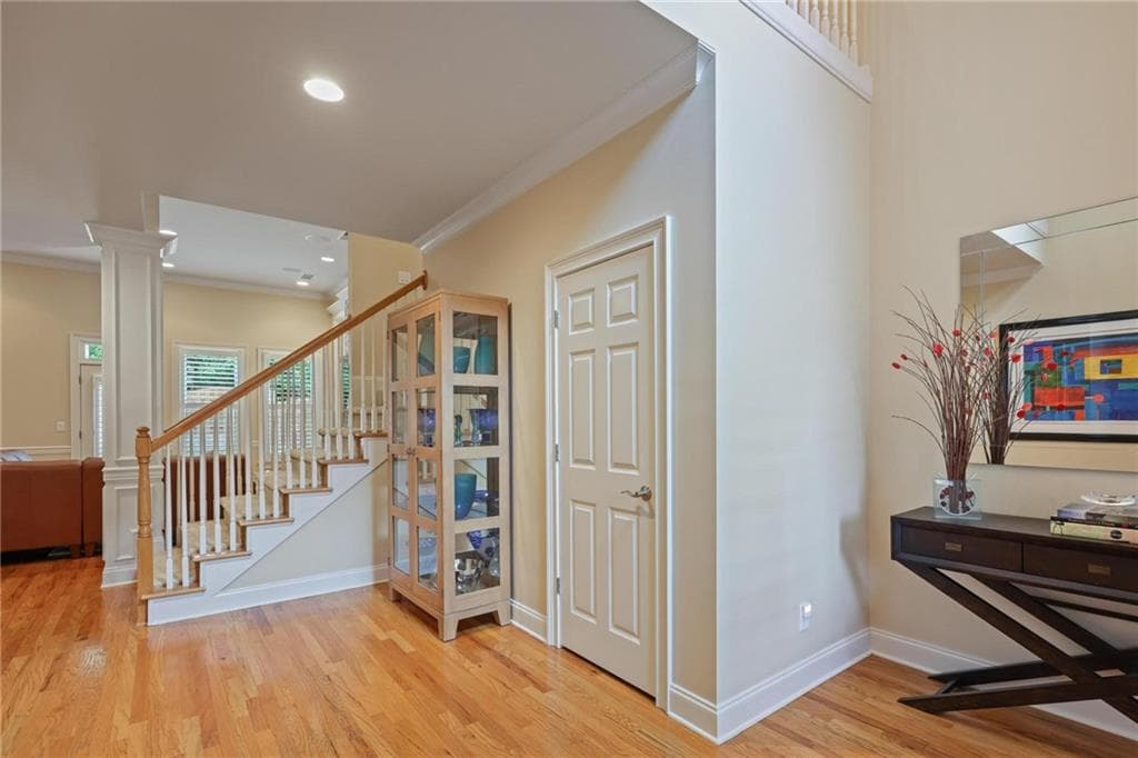 3 bedroom, 3 bathroom, 3,022 sq ft townhouse for sale at 3004 Village Green Circle, Roswell, GA 30075 — photo 5