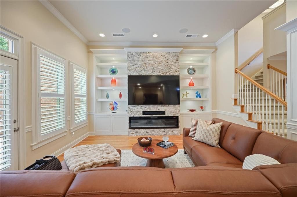 3 bedroom, 3 bathroom, 3,022 sq ft townhouse for sale at 3004 Village Green Circle, Roswell, GA 30075 — photo 6