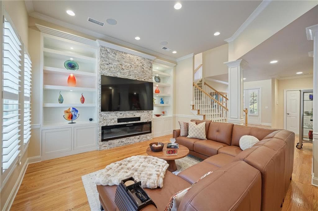 3 bedroom, 3 bathroom, 3,022 sq ft townhouse for sale at 3004 Village Green Circle, Roswell, GA 30075 — photo 7