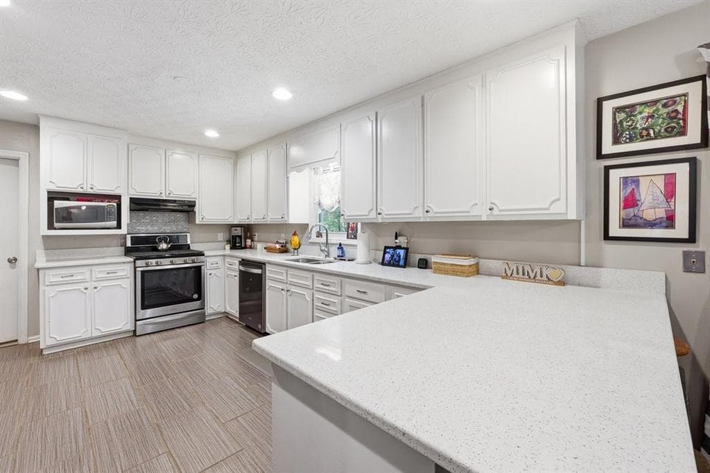4 bedroom, 3 bathroom, 2,432 sq ft single family residence for sale at 426 Green Ridge Road, Cartersville, GA 30120 — photo 2