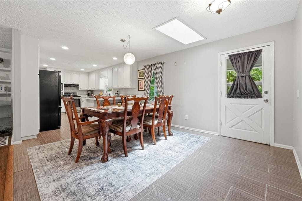 4 bedroom, 3 bathroom, 2,432 sq ft single family residence for sale at 426 Green Ridge Road, Cartersville, GA 30120 — photo 5