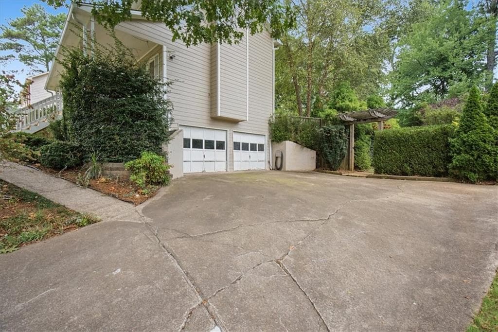 3 bedroom, 3 bathroom, 2,021 sq ft single family residence for sale at 720 Creek Trail, Kennesaw, GA 30144 — photo 5