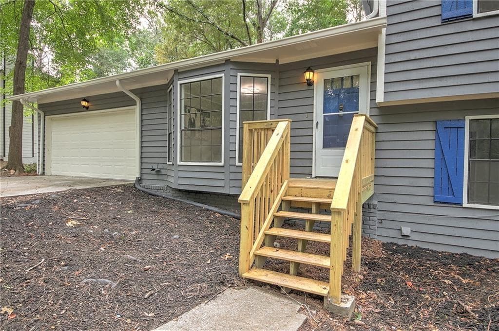4 bedroom, 3 bathroom, 1,700 sq ft single family residence for rent at 3267 Aspen Circle, Snellville, GA 30078 for $2,900 a month — photo 2