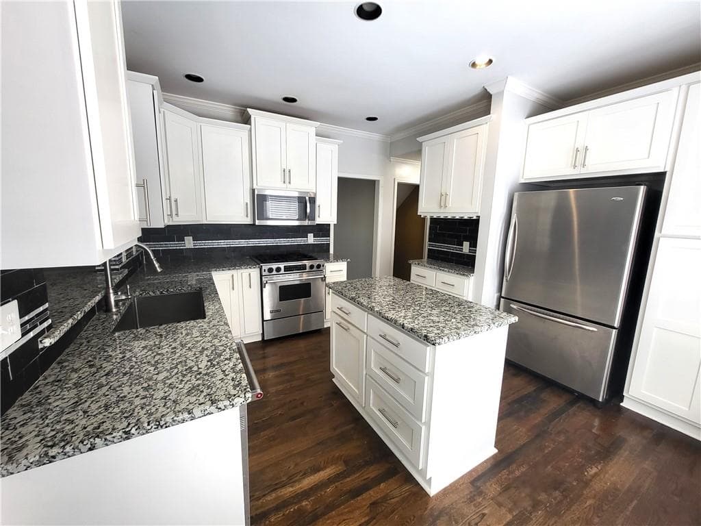 4 bedroom, 4 bathroom, 2,470 sq ft single family residence for rent at 1155 Davis Place C, Atlanta, GA 30318 for $3,695 a month — photo 7