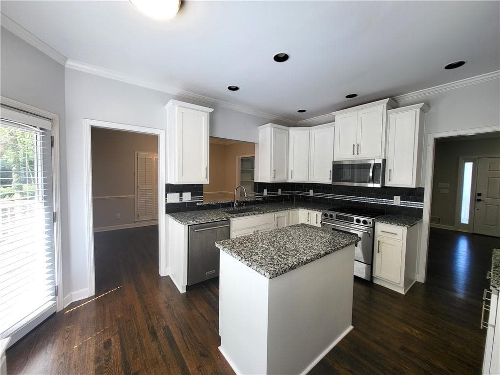 4 bedroom, 4 bathroom, 2,470 sq ft single family residence for rent at 1155 Davis Place C, Atlanta, GA 30318 for $3,695 a month — photo 9