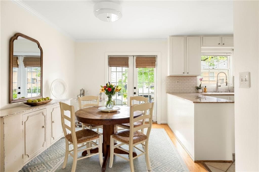 2 bedroom, 2 bathroom, 1,050 sq ft condominium for sale at 1101 Collier Road R4, Atlanta, GA 30318 — photo 2