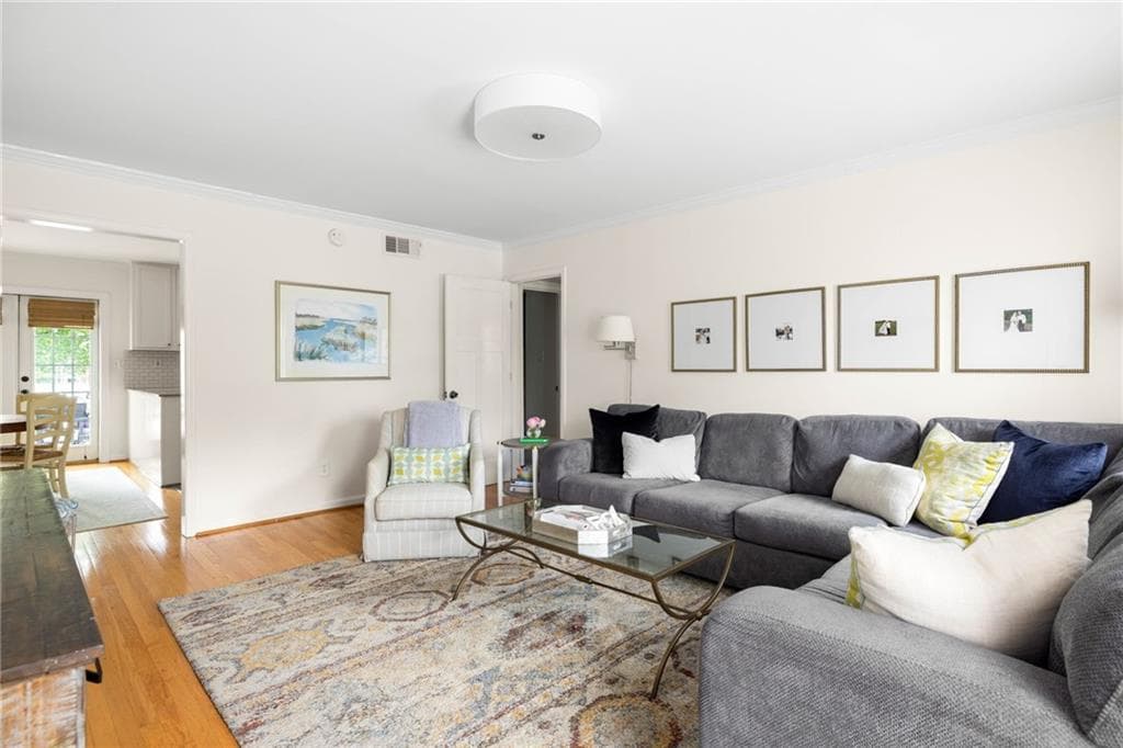 2 bedroom, 2 bathroom, 1,050 sq ft condominium for sale at 1101 Collier Road R4, Atlanta, GA 30318 — photo 6