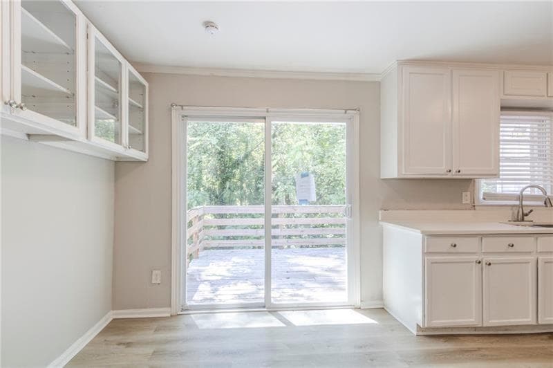 5 bedroom, 4 bathroom, 1,610 sq ft single family residence for sale at 927 Magna Carta Drive, Atlanta, GA 30318 — photo 2