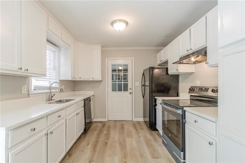5 bedroom, 4 bathroom, 1,610 sq ft single family residence for sale at 927 Magna Carta Drive, Atlanta, GA 30318 — photo 3