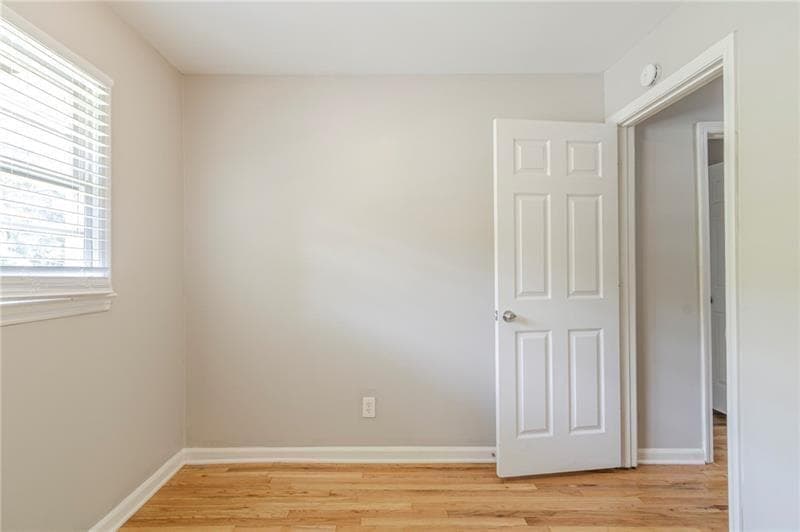 5 bedroom, 4 bathroom, 1,610 sq ft single family residence for sale at 927 Magna Carta Drive, Atlanta, GA 30318 — photo 10