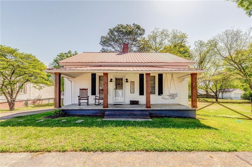 2 bedroom, 1 bathroom, 1,209 sq ft single family residence for rent at 33 Elm Street, Aragon, GA 30104 for $1,400 a month — photo 1 of 2